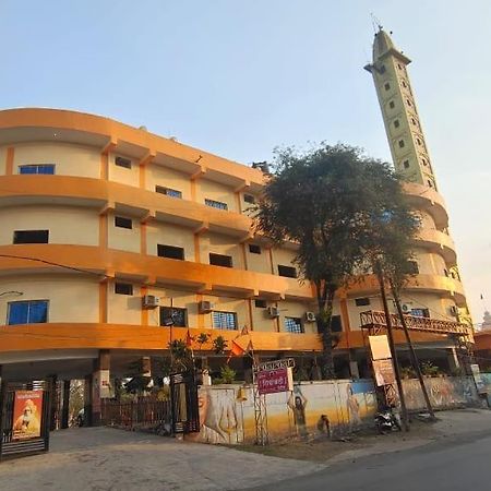 Hotel Shivanjali Palace Уджайн Екстериор снимка