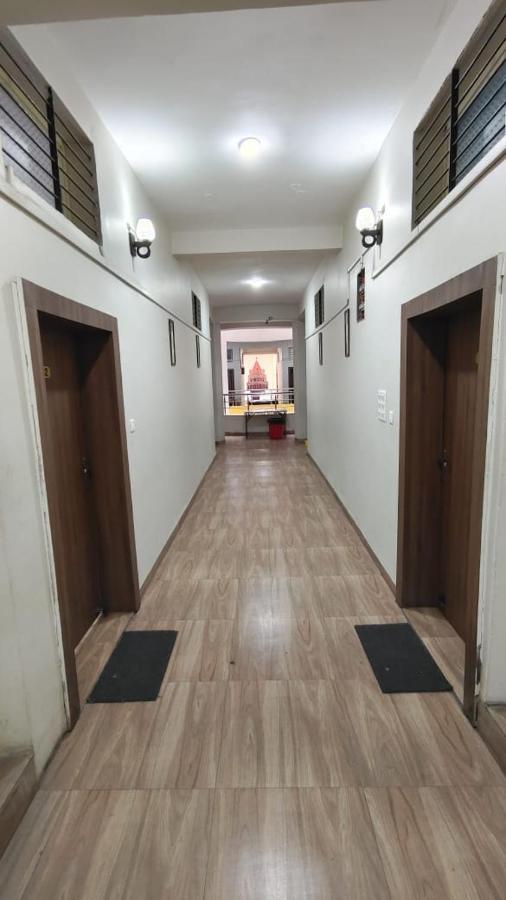 Hotel Shivanjali Palace Уджайн Екстериор снимка