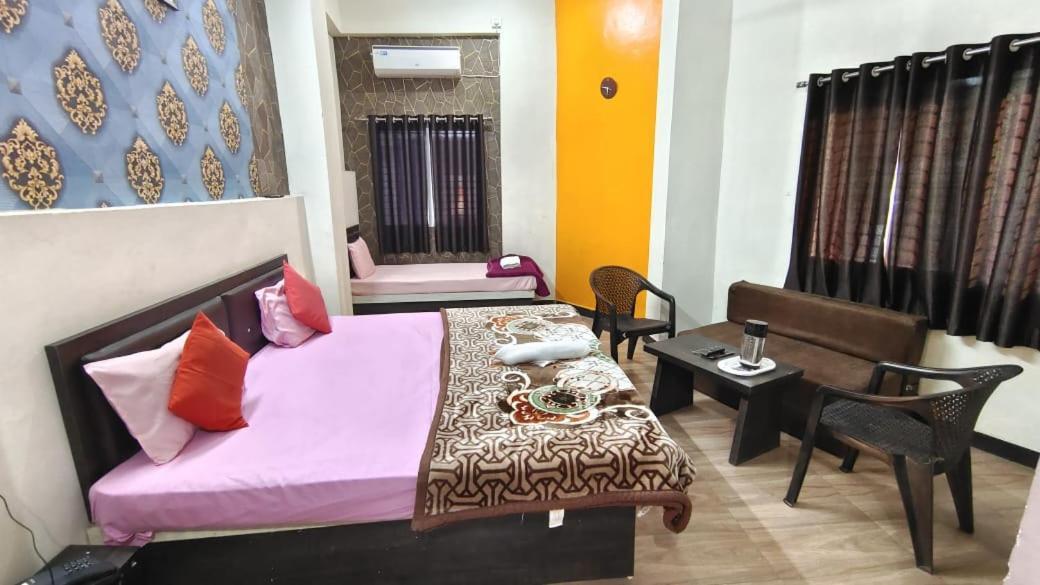 Hotel Shivanjali Palace Уджайн Екстериор снимка