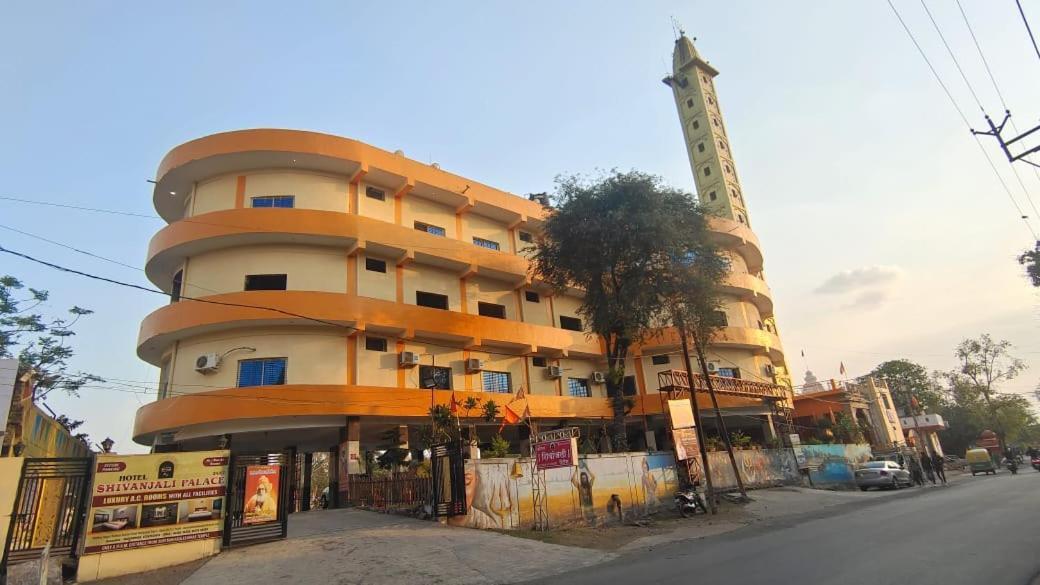 Hotel Shivanjali Palace Уджайн Екстериор снимка