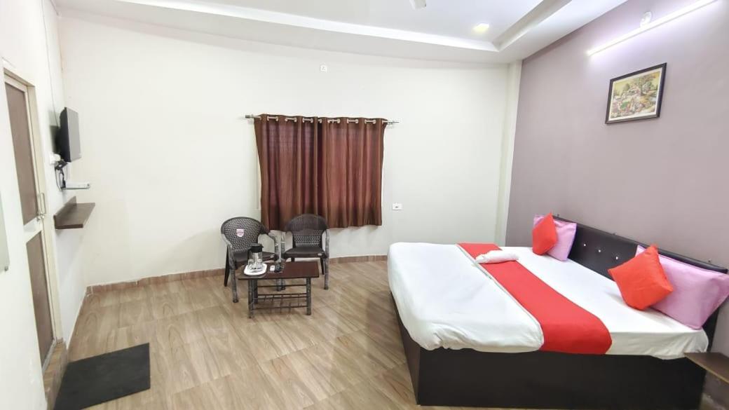 Hotel Shivanjali Palace Уджайн Екстериор снимка